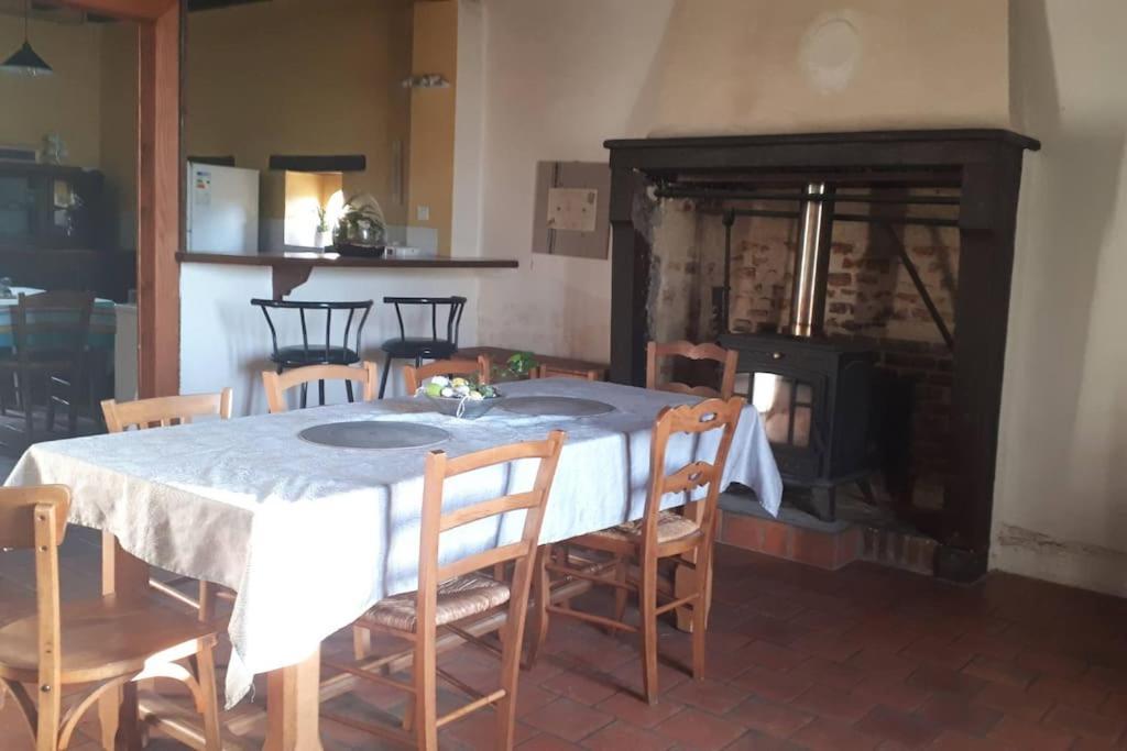 Gite A La Ferme, Avec Animaux, Fromages Et Nature Neuville-les-Decize Bagian luar foto