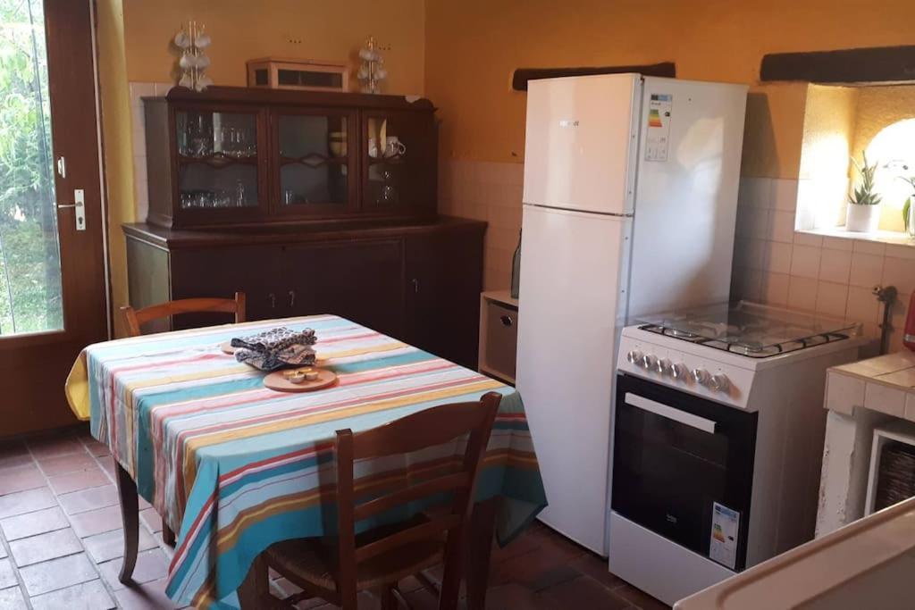 Gite A La Ferme, Avec Animaux, Fromages Et Nature Neuville-les-Decize Bagian luar foto